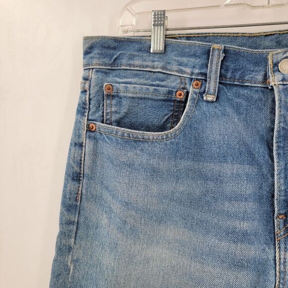 Levi's Jean Shorts Women's 34 Boho Distressed Raw Hem Long Dad Denim Bermuda - Picture 3 of 16